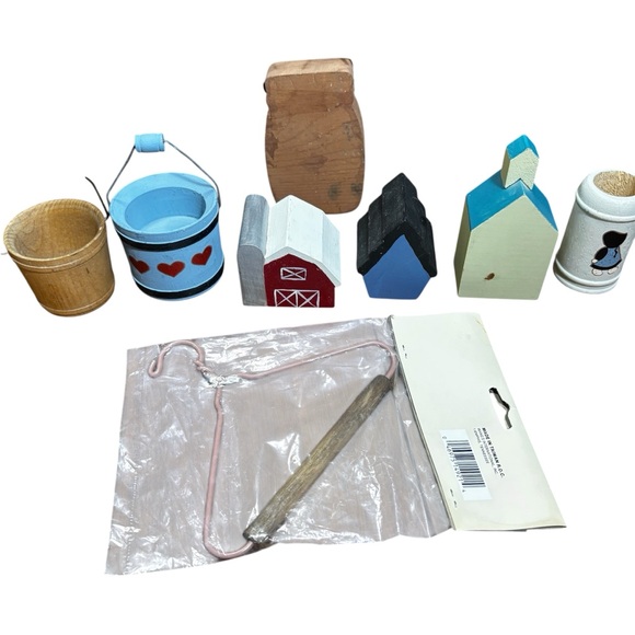 Lot of 8 Collectable hand painted folk art, Americana display pieces. - Picture 2 of 4